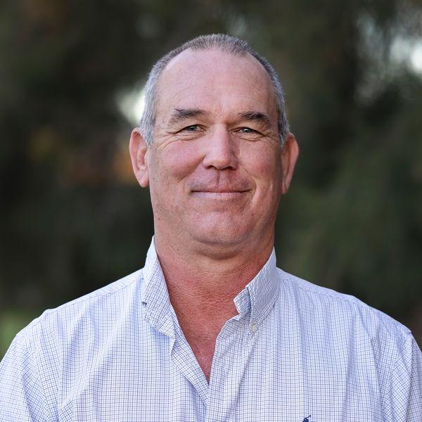 Prop-GPT: Tim Walsh, Luxury Lifestyle Living with Lake Views, Practical Facilities & Unmatched Comfort