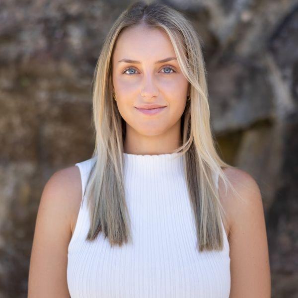 Prop-GPT: Lexi Raschke, Top-Floor Perfection with Panoramic Sydney Harbour Outlook