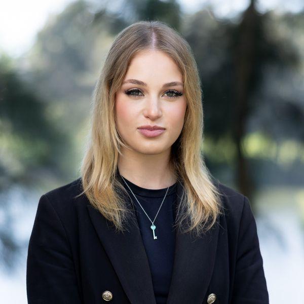 Prop-GPT: Emily Toth, SPACIOUS 2 BEDROOM UNIT