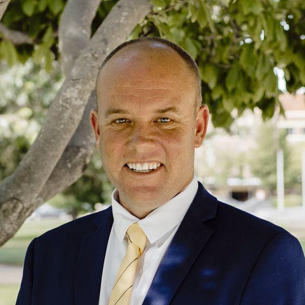 Prop-GPT: Kurt Adams, Exceptional Rural Property in a Prime Location