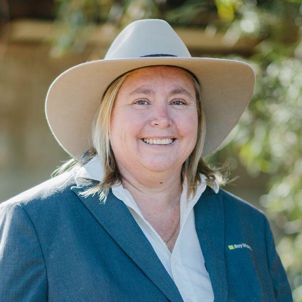 Prop-GPT: Kim Watts, Mixed Farming Opportunity - "Pine Avenue"