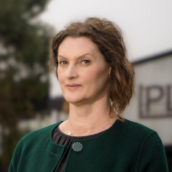 Prop-GPT: Heidi Bach, Modern Chic