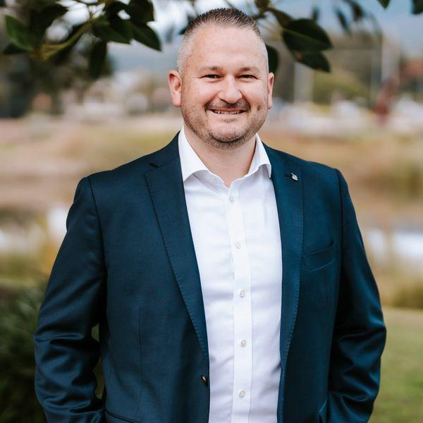 Lindsay Begley - Property Consultant, Ray White Unanderra, Australia