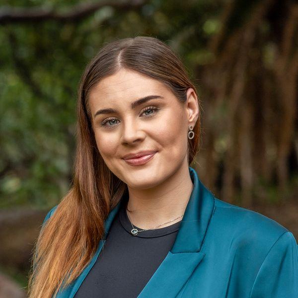 Payge Baker Prop-GPT: Payge Baker, Excellent for a Professional