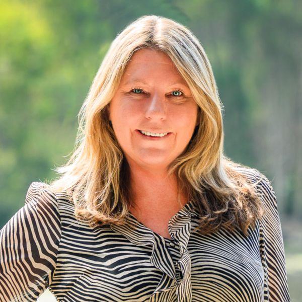 Prop-GPT: Amanda Blake, Where Innovation Meets Indulgence - Coastal Perfection in Miami