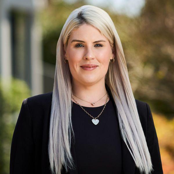 Prop-GPT: Emma Ross, Coastal Charm