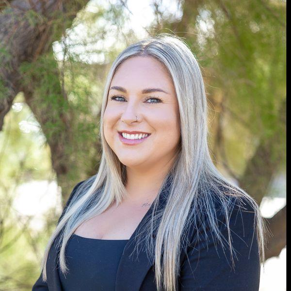 Danika Harmer Prop-GPT: Danika Harmer, Charming Cottage