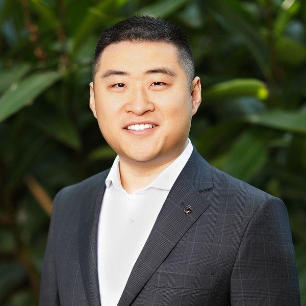 Frank Zhao - Property Consultant, Ray White Inner Brisbane Apartments, Australia