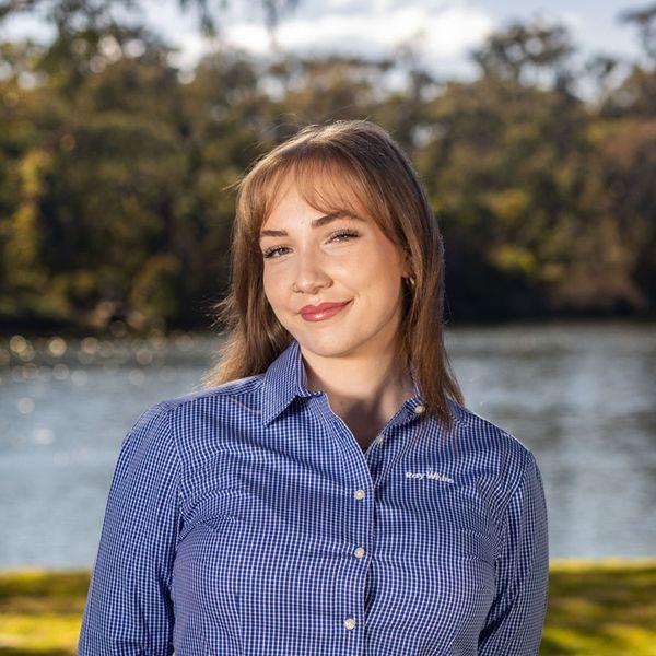 Elli Dillaway Prop-GPT: Elli Dillaway, Easy Care & Close to Everything